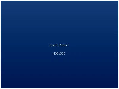 易游体育前教练在战术板前讲解