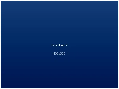 易游体育马里奥在家中的米兰体育纪念品墙前